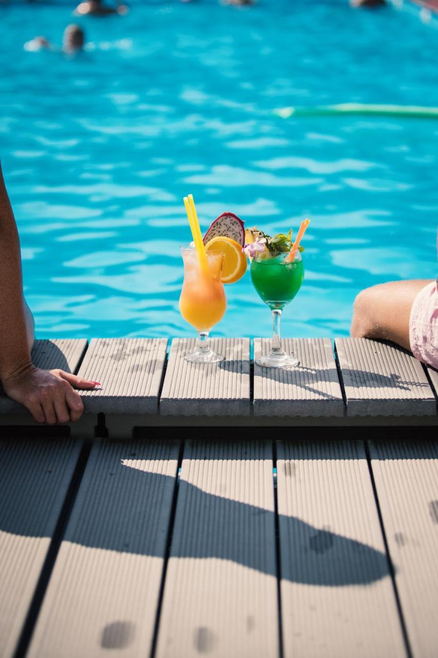 Holiday Park & Resort Grzybowo Гжибово Екстериор снимка